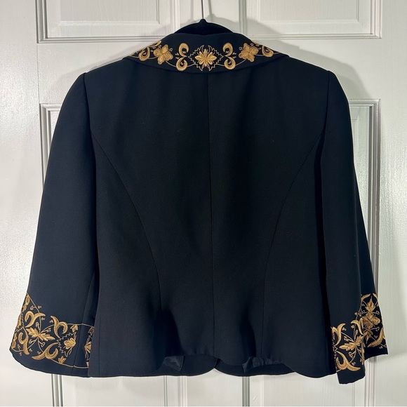Black small jacket, Unwrinkled fabric, with gold embroidery that looks great - Picture 4 of 14